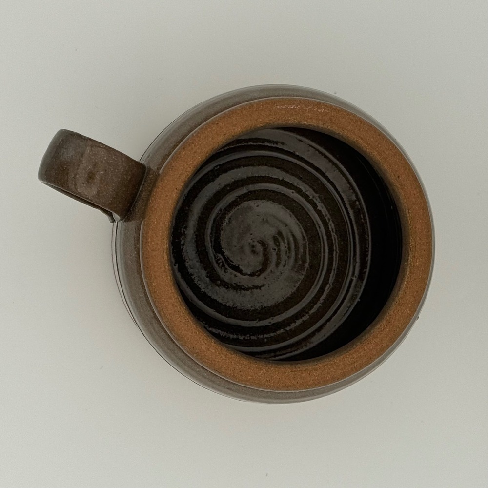 Farmhouse Pottery x Vivi et Margot Laurel Wreath Stoneware Mug Brown Handcrafted - Picture 4 of 9